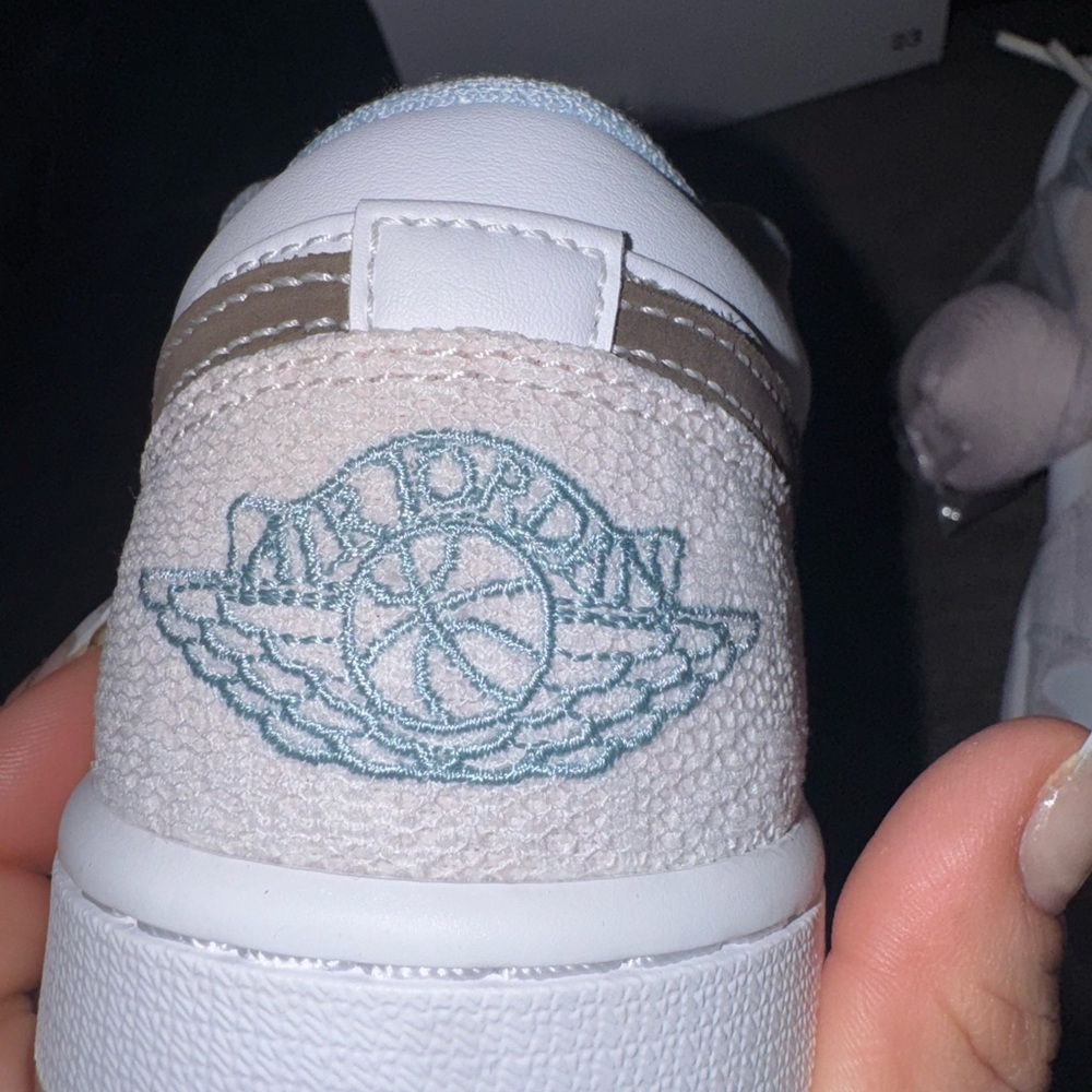 Air Jordan 1 low Women's Pink and White Sneakers - Picture 16 of 16